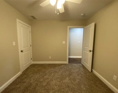 804 N Broughton Street - Photo Thumbnail 10