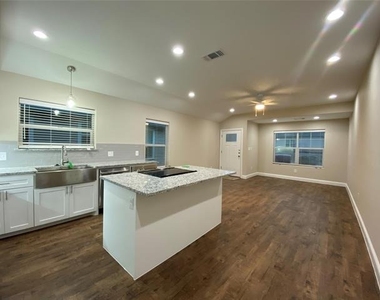 804 N Broughton Street - Photo Thumbnail 6