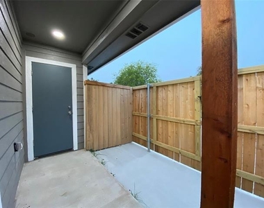 804 N Broughton Street - Photo Thumbnail 18