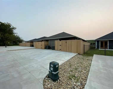 804 N Broughton Street - Photo Thumbnail 19