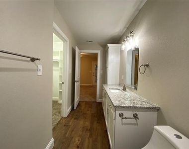 804 N Broughton Street - Photo Thumbnail 17