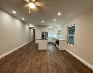 804 N Broughton Street - Photo Thumbnail 2