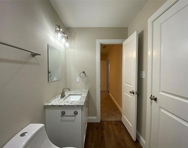 804 N Broughton Street - Photo Thumbnail 15
