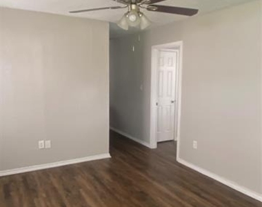 4306 Landrum Avenue - Photo Thumbnail 4
