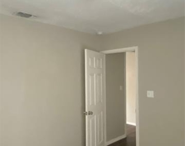 4306 Landrum Avenue - Photo Thumbnail 9