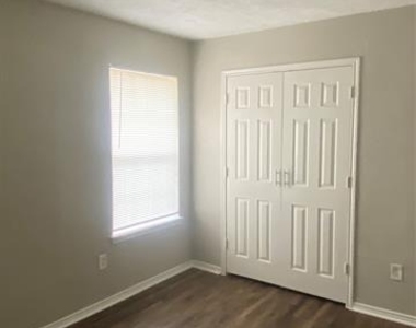 4306 Landrum Avenue - Photo Thumbnail 8