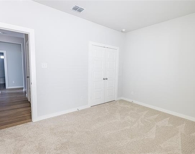 6732 Denim Drive - Photo Thumbnail 16