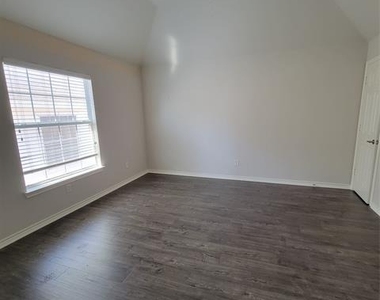 5400 Meadow Valley Drive - Photo Thumbnail 20