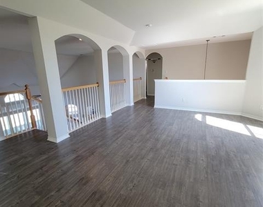 5400 Meadow Valley Drive - Photo Thumbnail 17