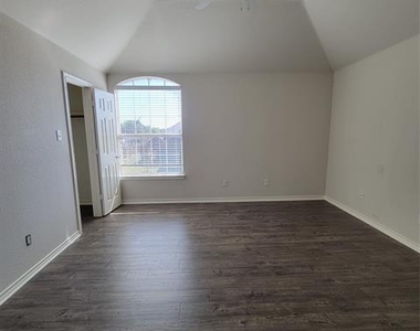 5400 Meadow Valley Drive - Photo Thumbnail 18