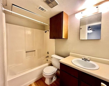 2526 W Prairie Street - Photo Thumbnail 5