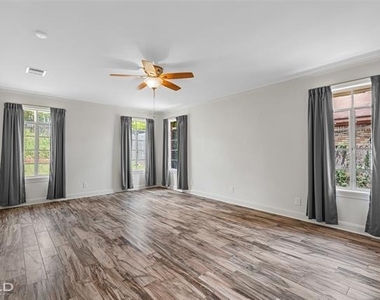 222 Stephenson Street - Photo Thumbnail 7