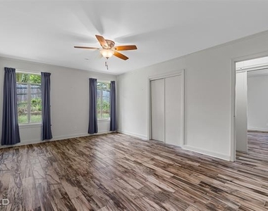 222 Stephenson Street - Photo Thumbnail 13