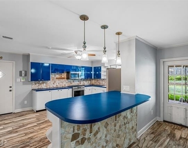 222 Stephenson Street - Photo Thumbnail 4