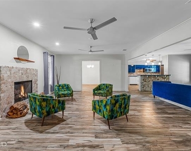 222 Stephenson Street - Photo Thumbnail 2