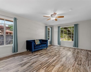 222 Stephenson Street - Photo Thumbnail 10
