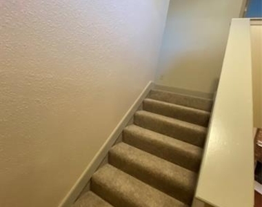 7720 Kings Ridge Road - Photo Thumbnail 10