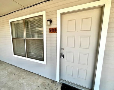 2526 W Prairie Street - Photo Thumbnail 2