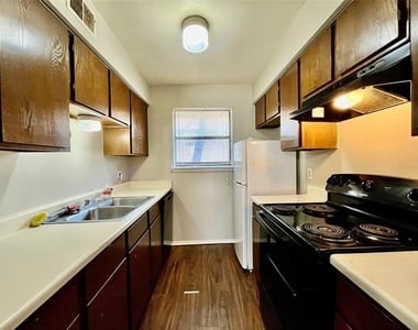2526 W Prairie Street - Photo Thumbnail 3