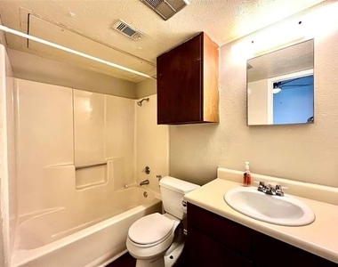 2526 W Prairie Street - Photo Thumbnail 5