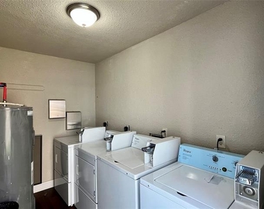 2526 W Prairie Street - Photo Thumbnail 6