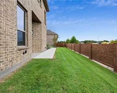2900 Galveston Street - Photo Thumbnail 2