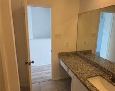 801 Bluebonnet Drive - Photo Thumbnail 7