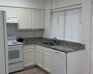 801 Bluebonnet Drive - Photo Thumbnail 2