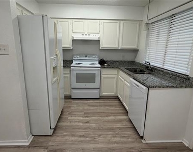 801 Bluebonnet Drive - Photo Thumbnail 3