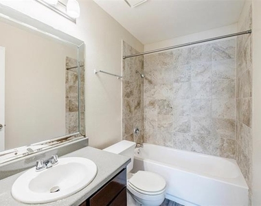 2809 W William Cannon Drive - Photo Thumbnail 13