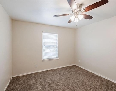 2809 W William Cannon Drive - Photo Thumbnail 18
