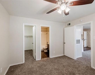 2809 W William Cannon Drive - Photo Thumbnail 4