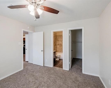 2809 W William Cannon Drive - Photo Thumbnail 6