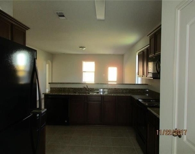 1228 Arizona Drive - Photo Thumbnail 5