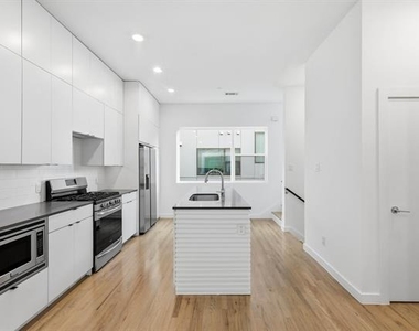 427 W 10th Street - Photo Thumbnail 16