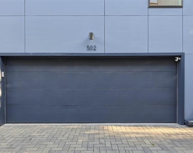 427 W 10th Street - Photo Thumbnail 33