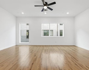 427 W 10th Street - Photo Thumbnail 27