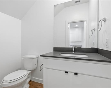 427 W 10th Street - Photo Thumbnail 26