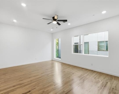 427 W 10th Street - Photo Thumbnail 28