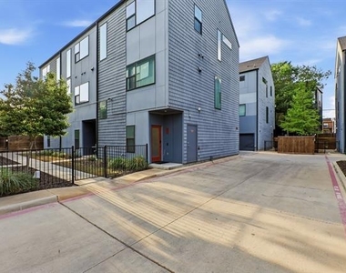 427 W 10th Street - Photo Thumbnail 1