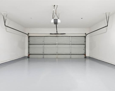 427 W 10th Street - Photo Thumbnail 32