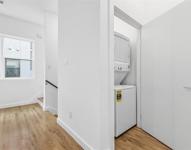 427 W 10th Street - Photo Thumbnail 25