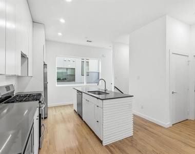 427 W 10th Street - Photo Thumbnail 17