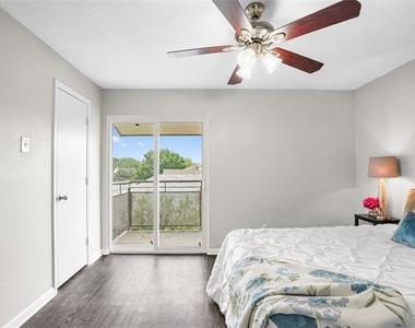 4502 Gaston Avenue - Photo Thumbnail 12