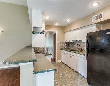 11353 Coral Hills Drive - Photo Thumbnail 4