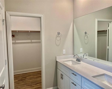 2258 Templin Avenue - Photo Thumbnail 10