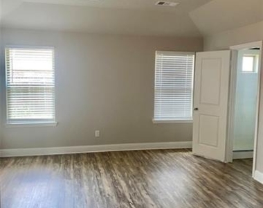 2258 Templin Avenue - Photo Thumbnail 9
