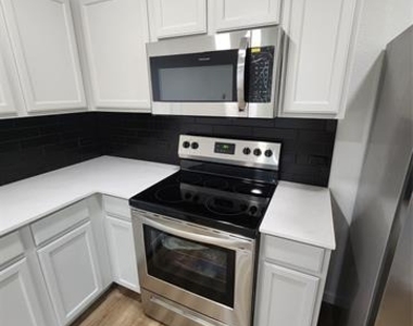 12808 Kingsgate Drive - Photo Thumbnail 10
