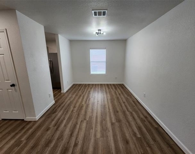 12808 Kingsgate Drive - Photo Thumbnail 7