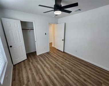 12808 Kingsgate Drive - Photo Thumbnail 5